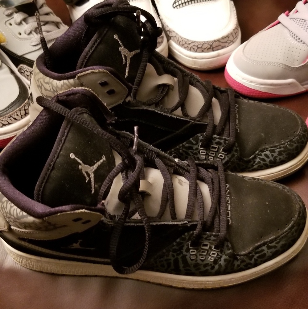Jordan's (Nike)
